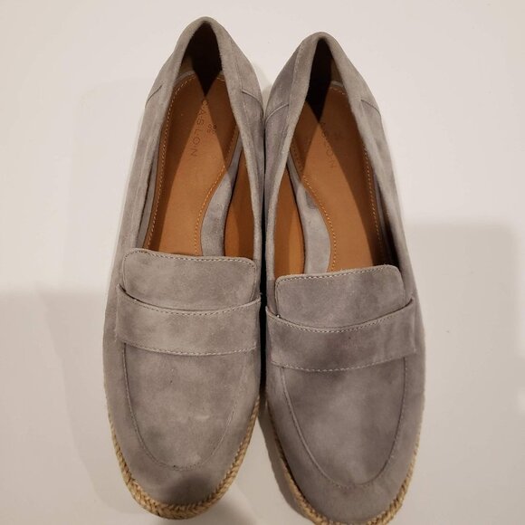 CASLON Woman Size 8 1/2 M Gray Suede Loafers Excellent condition - Picture 4 of 8